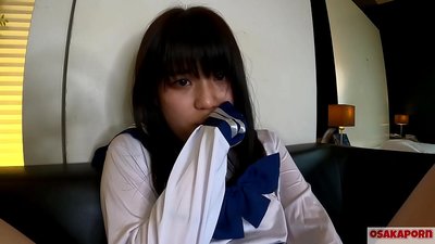 Ngoanana oa Lejapane ea lilemo li 18 ea nang le li-tits tse nyane o squirts le orgasms ka ho koenya menoana le toy ea thobalano. Ngoanana oa Asia ea apereng liaparo tsa cosplay tsa sekolo o fana ka li-blowjobs ka video e sa tloaelehang. Mao 7 OSAKAPORN.
